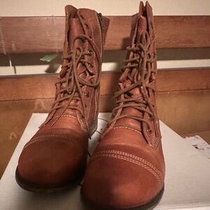 Steve Madden Tan Lace-Up Troopa Boots